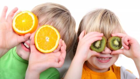  Europa pretende llevar m&aacute;s frutas y verduras a los colegios