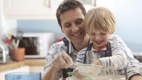  &iquest;Conoces las ventajas que tiene que padres e hijos cocinen juntos?
