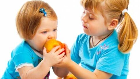 Sanidad pretende sustituir los bollos por fruta de los colegios madrileños Sanidad pretende sustituir los bollos por fruta de los colegios madrileños