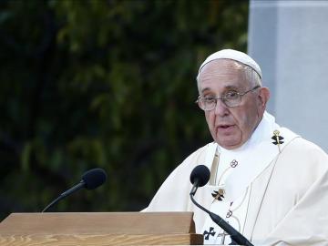 El Papa Francisco da un discurso