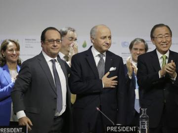 François Hollande, Laurent Fabius y Ban Ki-Moon en París