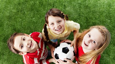 Niños haciendo deporte Niños haciendo deporte