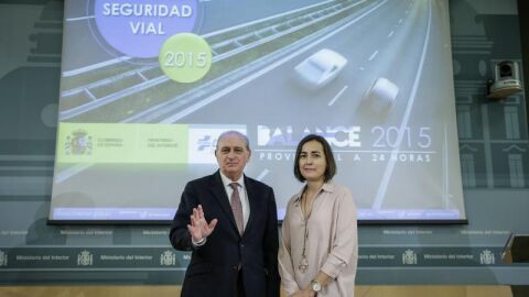 Jorge Fernández y María Seguí, directora general de la DGT