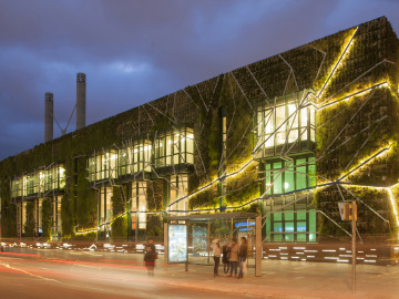 Fachada vegetal del Palacio de Congresos de Vitoria