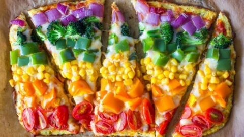Aprendemos a preparar una receta muy rica y saludable: la pizza Arco&iacute;ris