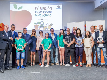 Foto de familia de la IV edición de los premios 'Coles Activos'