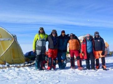 La expedición 'Cumbre de Hielo Groenlandia' finaliza con éxito constantado el deshielo del Ártico