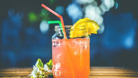Refr&eacute;scate con las bebidas m&aacute;s saludables de este verano