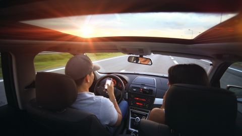 Padres al volante