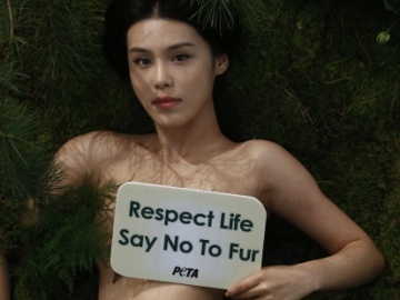 Desnudos contra el usos de pieles de animales en China 