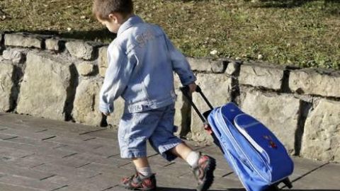 El carrito escolar es mejor para la espalda de los niños que la mochila El carrito escolar es mejor para la espalda de los niños que la mochila