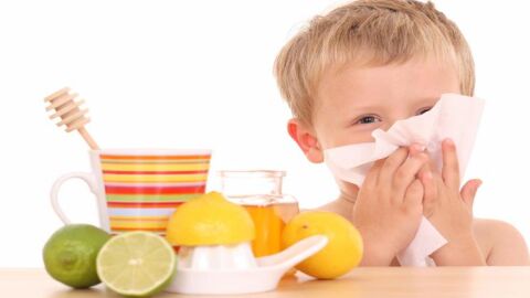 Alimentos que alivian la tos de los niños, y otros que la aumentan Alimentos que alivian la tos de los niños, y otros que la aumentan