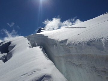 Se agrieta el mayor dique glaciar de la Antártida y temen que pueda colapsarse.