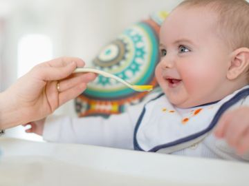 Los alimentos demasiado triturados pueden afectar a la autonomía del niño para comer