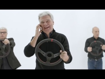 Frame 7.826162 de: "Al volante, no uses el móvil", la nueva campaña de la DGT con Tricicle Frame 7.826162 de: "Al volante, no uses el móvil", la nueva campaña de la DGT con Tricicle