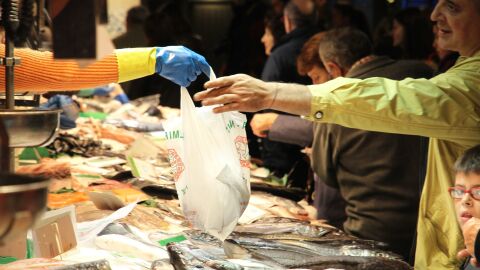 En 2018 se prohibirá el consumo de bolsas de plástico gratis En 2018 se prohibirá el consumo de bolsas de plástico gratis