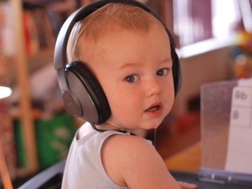 ¿Qué beneficios tiene la música en el desarrollo de los bebés?