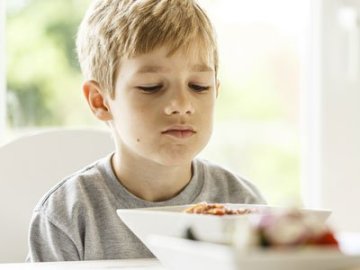 Niño comiendo