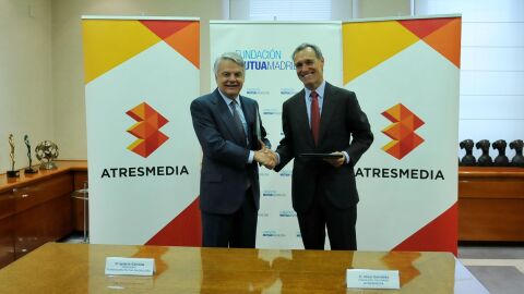 Ignacio Garralda, presidente de la Fundación Mutua Madrileña y Silvio González, consejero delegado de Atresmedia firman la renovación del compromiso Antena 3 Noticias y Fundación Mutua Madrileña reafirman su compromiso para continuar trabajando contra la violencia de género a través de 'Tolerancia Cero'