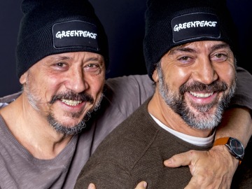 Javier y Carlos Bardem se embarcan con Greenpeace rumbo al oceáno Antártico para reclamar su protección