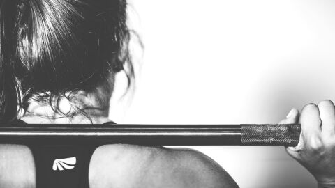 Mujer practicando Crossfit Mujer practicando Crossfit