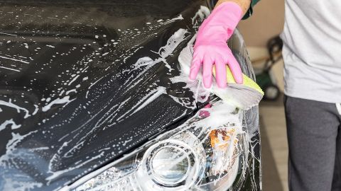 Lavar el coche quema calorías