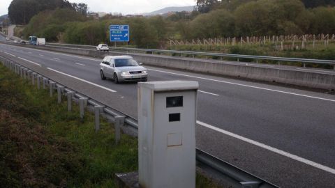 Imagen de una carretera con radar
