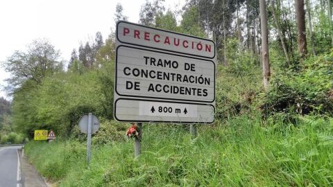Ponle Freno coloca 17 ramos de flores en puntos negros, uno por cada CC. AA., en su lucha por reducir las víctimas por accidentes de tráfico