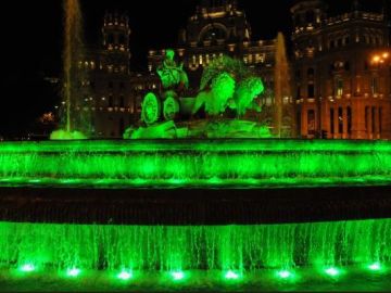 Madrid ilumina de verde la Cibeles para celebrar el Día Internacional del Reciclaje 