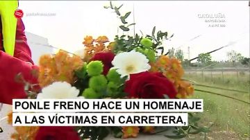 Así es cómo colocamos los 'ramos de concienciación de accidentes' en las carreteras españolas