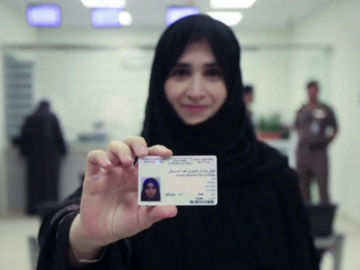 Arabia Saud&iacute; concede los diez primeros carn&eacute;s de conducir a mujeres