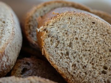 Consumir pan integral podría evitar problemas gastrointestinales 