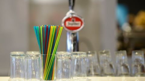 California limitará el uso pajitas de plástico en los restaurantes California limitará el uso pajitas de plástico en los restaurantes