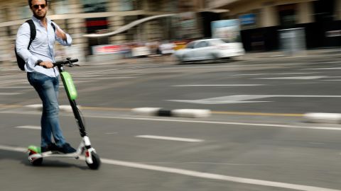 Usuario de patinete eléctrico