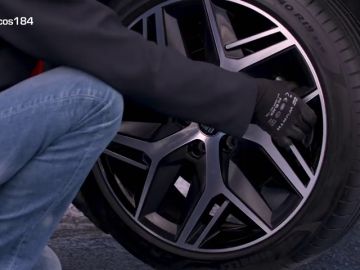 &iquest;C&oacute;mo cambiar una rueda pinchada?