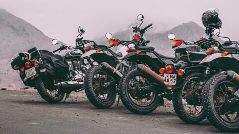 Motos