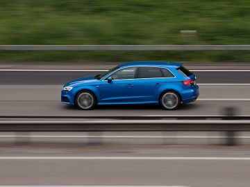 Velocidad de un vehículo en carretera Velocidad de un vehículo en carretera