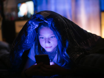 El fen&oacute;meno 'vamping' afecta principalmente a adolescentes, pero su efecto sobre los ni&ntilde;os es peor