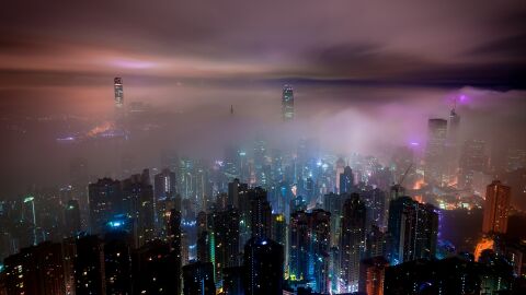 Contaminación de una ciudad por la noche Contaminación de una ciudad por la noche