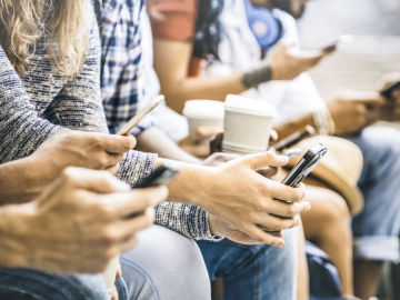 Las adicciones tecnol&oacute;gicas est&aacute;n catalogadas como adicciones "sin sustancia" y amenazan a j&oacute;venes y adultos.