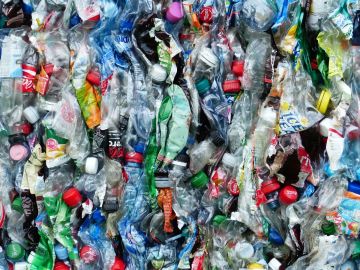 Reciclaje de botellas de plástico 
