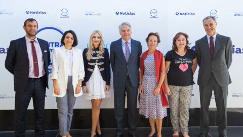 De izquierda a derecha, José Luis González Álvarez, Rebeca Palomo Díaz, Ángeles Carmona Vergara, Ignacio Garralda Ruiz de Velasco, Pilar Martín Nájera, Ana Bella Estévez y Silvio González Moreno De izquierda a derecha, José Luis González Álvarez, Rebeca Palomo Díaz, Ángeles Carmona Vergara, Ignacio Garralda Ruiz de Velasco, Pilar Martín Nájera, Ana Bella Estévez y Silvio González Moreno