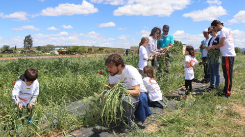 Voluntarios Atresmedia disfrutan de un día en la naturaleza junto a los usuarios de la Fundación Aldaba Voluntarios Atresmedia disfrutan de un día en la naturaleza junto a los usuarios de la Fundación Aldaba