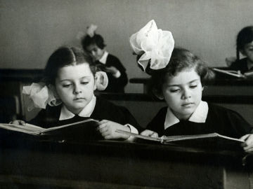 La lectura en papel favorece la compresión lectora por encima de la de soporte digital, según un estudio. La lectura en papel favorece la compresión lectora por encima de la de soporte digital, según un estudio.