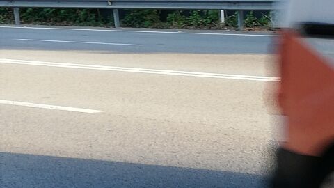 Carretera de doble dirección Hay una parada de bus en cada lado de la carretera de Sabadell en el B-140 km 4 y no hay ni un paso de cebra ni un semaforo para poder pasar y es un peligro poder cruzar ya que los coches van en los dos sentidos uno para Sabadell y el otro hacia santa Perpètua (mañana haré un video ya que solo puedo enviar una foto para que se vea con más claridad a lo que yo digo) muchas gracias