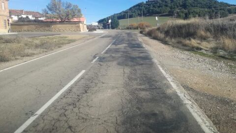 No es un punto negro... es una cerretera negra en si. Hablo de la Carretera Autonómica CL-612 desde el kilómetro 21 hasta la localidad de Villamartin de Campos. Es intransitable por completo. Auntenticos agujeros, toda ella parcheada... peligrosisima. La imagen que comparto es solo un ejemplo... 