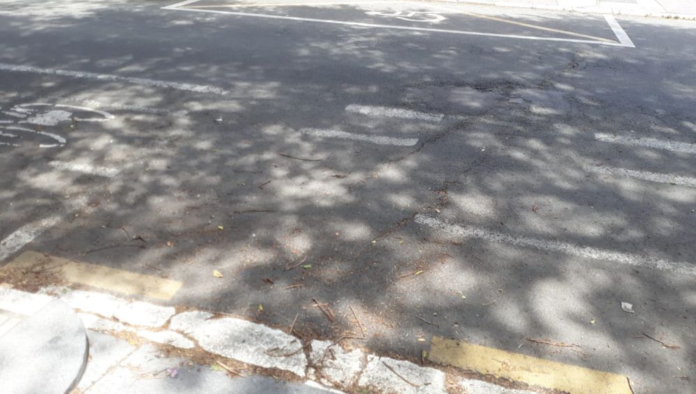 Buenas noches. El pasado d&iacute;a 03/07/2019, tuve un siniestro de regreso a casa por el carril bicis de la C/ Raimundo Olabide N&ordm;16 de Vitoria-Gasteiz. La carretera se encuentra en muy mal estado, lo que provoc&oacute; que perdiera el control de mi patinete el&eacute;ctrico y cayera al suelo, produciendome una brecha de 2 puntos en la nariz y muchas magullduras en brazos, piernas y cara. 