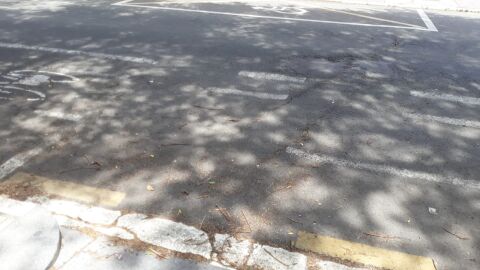 Buenas noches. El pasado día 03/07/2019, tuve un siniestro de regreso a casa por el carril bicis de la C/ Raimundo Olabide Nº16 de Vitoria-Gasteiz. La carretera se encuentra en muy mal estado, lo que provocó que perdiera el control de mi patinete eléctrico y cayera al suelo, produciendome una brecha de 2 puntos en la nariz y muchas magullduras en brazos, piernas y cara. 