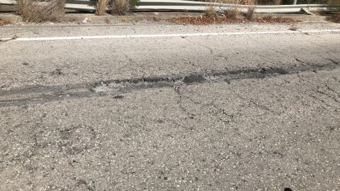 En el termino municipal de Puerto Real en Cádiz,a la salida de una curva en una bajada de un puente de un solo sentido existe una zanja en el centro de la calzada de mas de un metro de longiy,30 cm de ancho y mas de 20 cm de profundidad. Esta zanja lleva mas de 2 años así y a menos de 100 metros está asiduamente la GC haciendo controles,pero al parecer eso no les interesa. El lugar exacto es en la calle Portugal a 100 metros de la entrada a la factoría de Delphi.