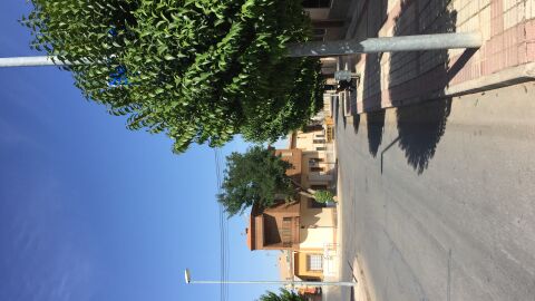 La señal sobre la que realizo mi denuncia se trata de un paso de peatones aunque debido a la mala visualización de esta no puede llegar a observarse correctamente. Se encuentra situada en la localidad toledana de Villacañas, concretamente, en la calle San Roque número 61. 